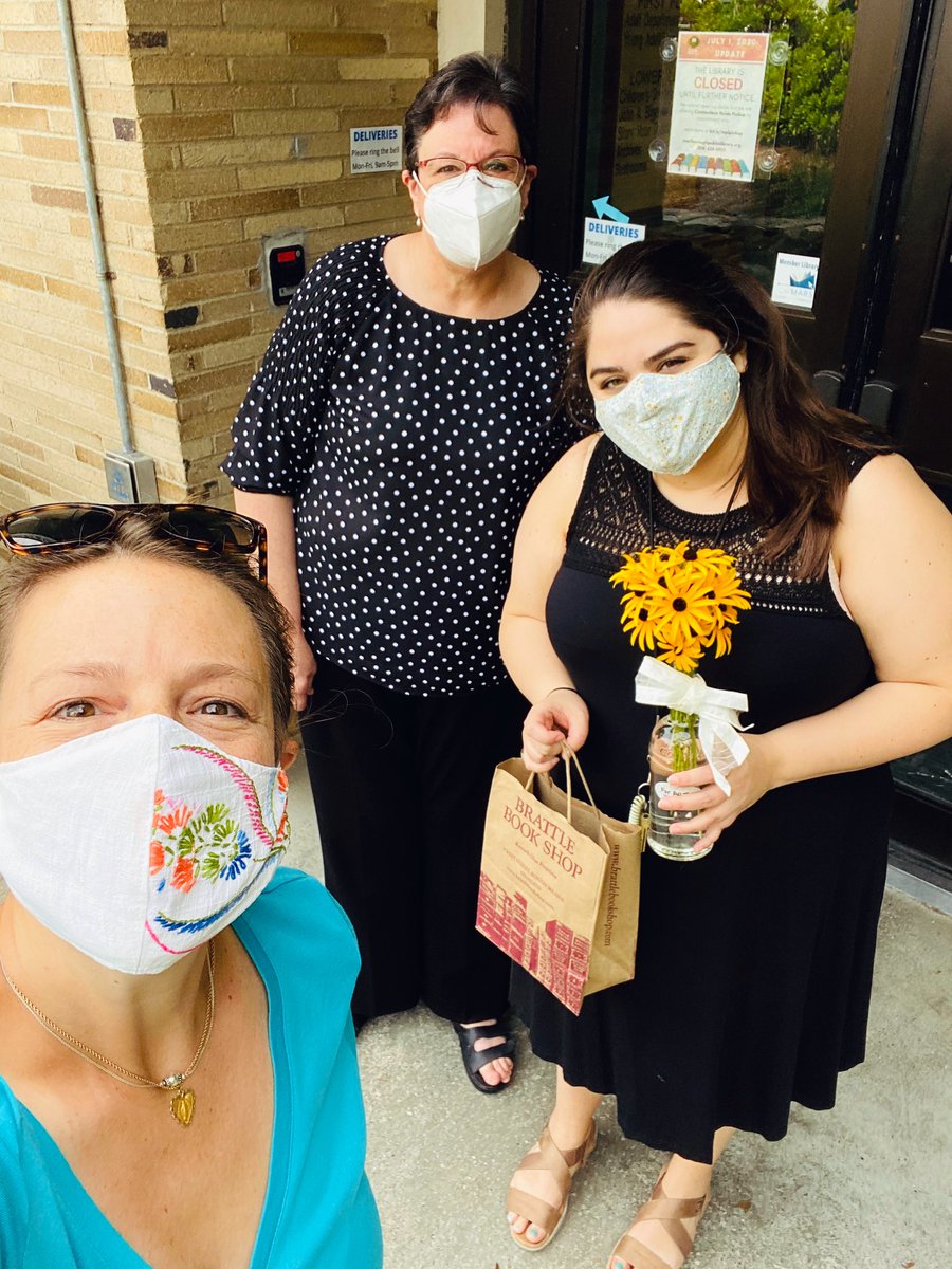 KarensKindred1's tweet photo. Did you know that @MarlboroughLibr staff packed over 2,500 Contactless Holds Pickup bags filled with items requested by patrons? And that over 10,400 items were checked into the library once returned? And 20 virtual events were held? The #LibraryBoardofTrustees thanks you! ๐ ๐ช https://t.co/XHnvPzQAU1