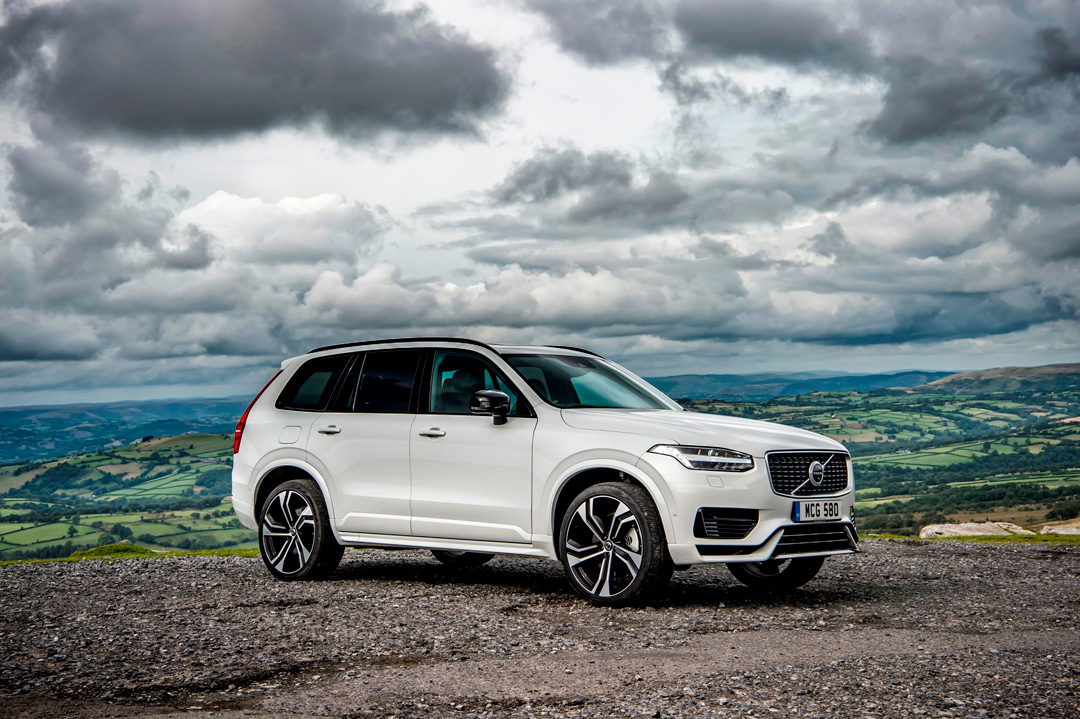 SCLMAG_'s tweet photo. El modelo insignia de @volvocars obtuvo el título como el mejor Híbrido de siete plazas del año en la primera edición de los premios @whatcar en el Reino Unido.⚡️👏 https://t.co/eqqB4F1P9v 👏 @VolvoCarCL #SCLMAG https://t.co/yNXPlAx8M7