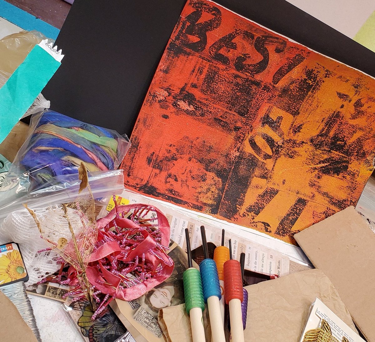 ArtistPoetGirl's tweet photo. I'll be using some of this on Fri Sept 11 at 9am central on APG Jamie YouTube #HappyArtinYall #APGJamie https://t.co/QrDdipA1du