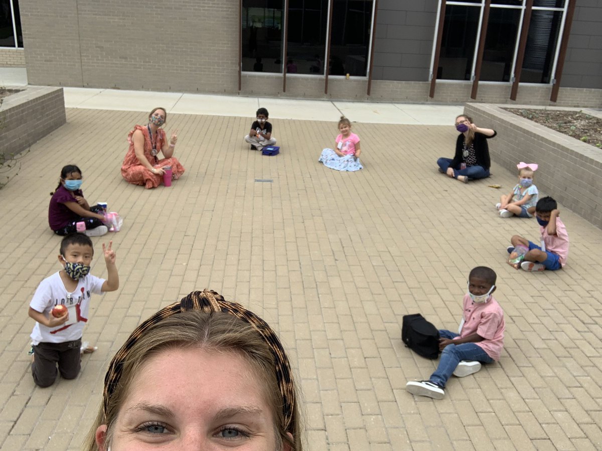 Mrs_Wolpert's tweet photo. Snack time with these cuties!!! 😍 https://t.co/pFDiLSjNbD