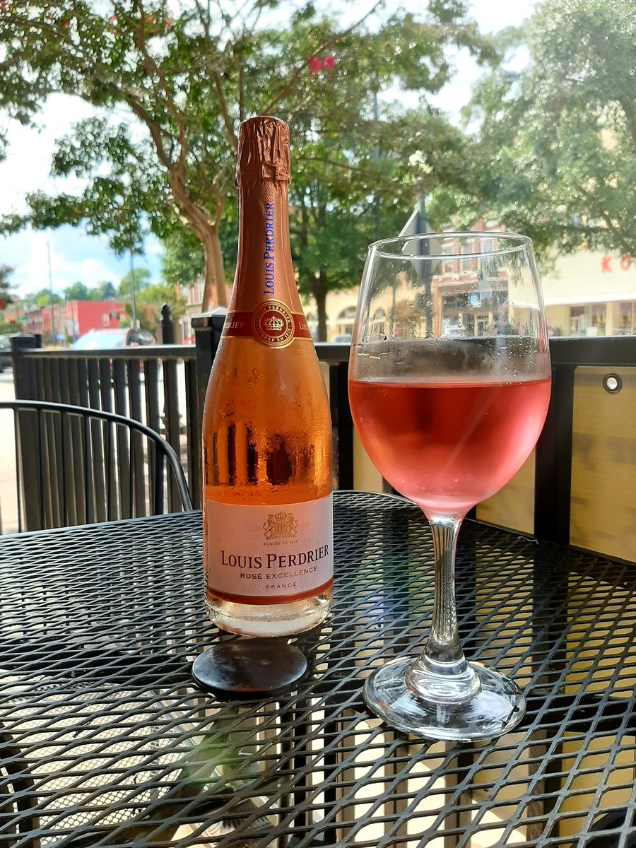 Hello Beautiful, Sunny, Wine Wednesday!! 🍷

Come enjoy the great weather by ordering dinner off of our full menu on our patio or Moon Roof and enjoy some Live music around 8PM or simply order curbside dinner to go 🌞🐄🍷