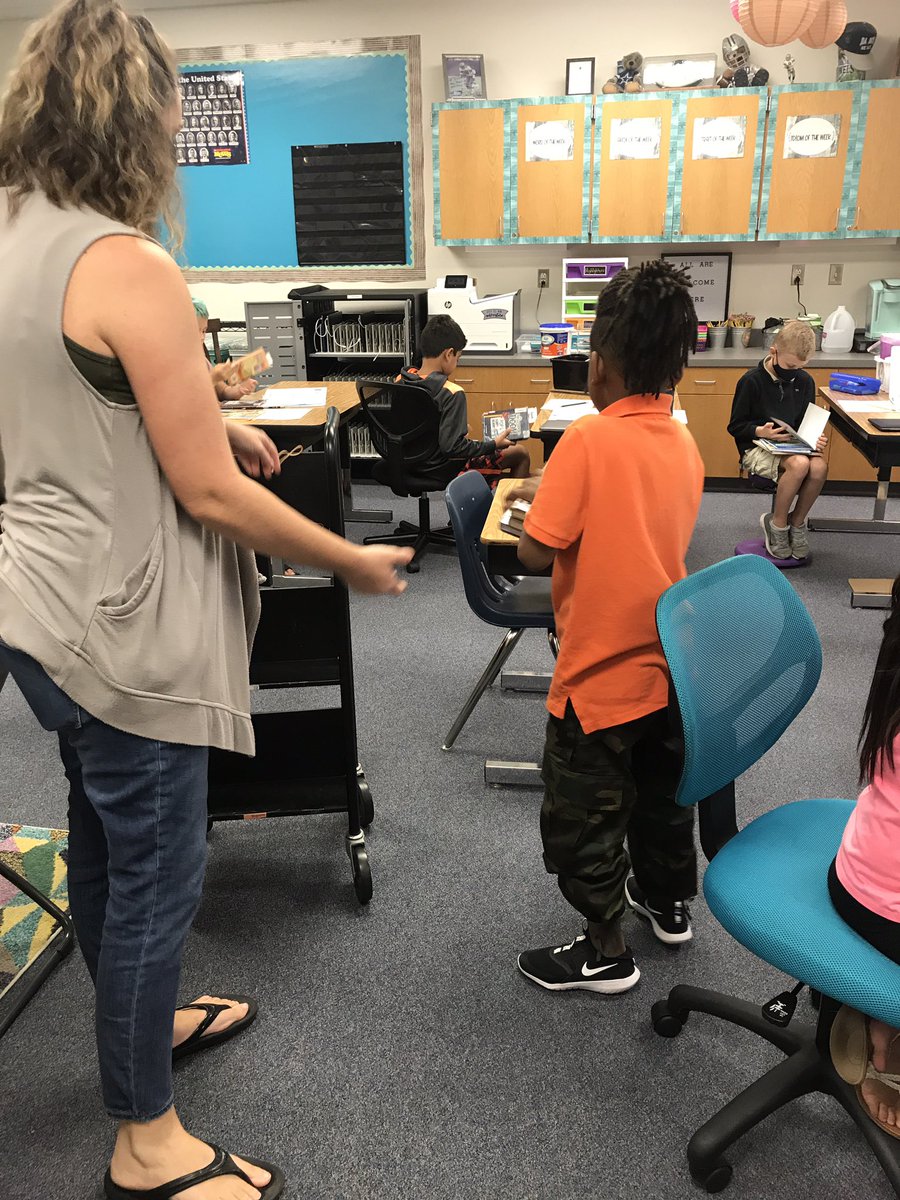 First #bookhub delivery of the year!! 👏🏼👏🏼👏🏼🎉 We are so excited to get books checked out to students! <a href="/SlaughterES/">Slaughter Elementary</a> <a href="/ElizabethPurki2/">Elizabeth Purkiss</a> <a href="/MrsAColwell/">Audrey Colwell</a> <a href="/MsDGregg/">Donna Gregg</a> #prideinside2021 #mymisd #mymisdreads Student quote: “I’m going to enjoy this!” 😍
