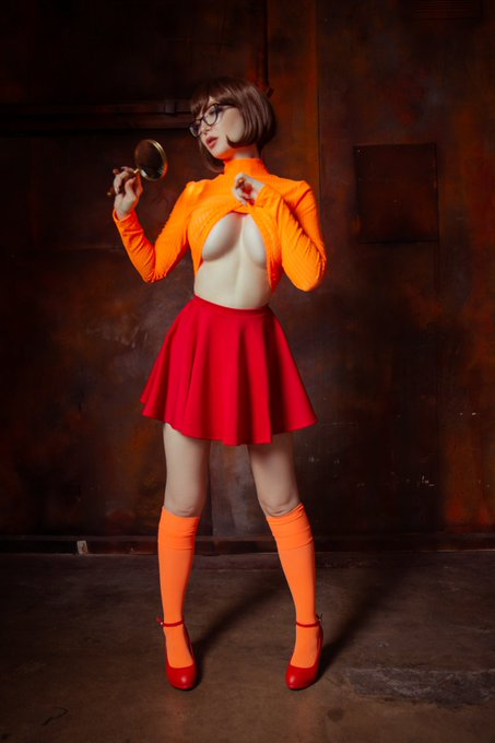 1 pic. Jinkies ❤️🧡 https://t.co/XykpiJmra6