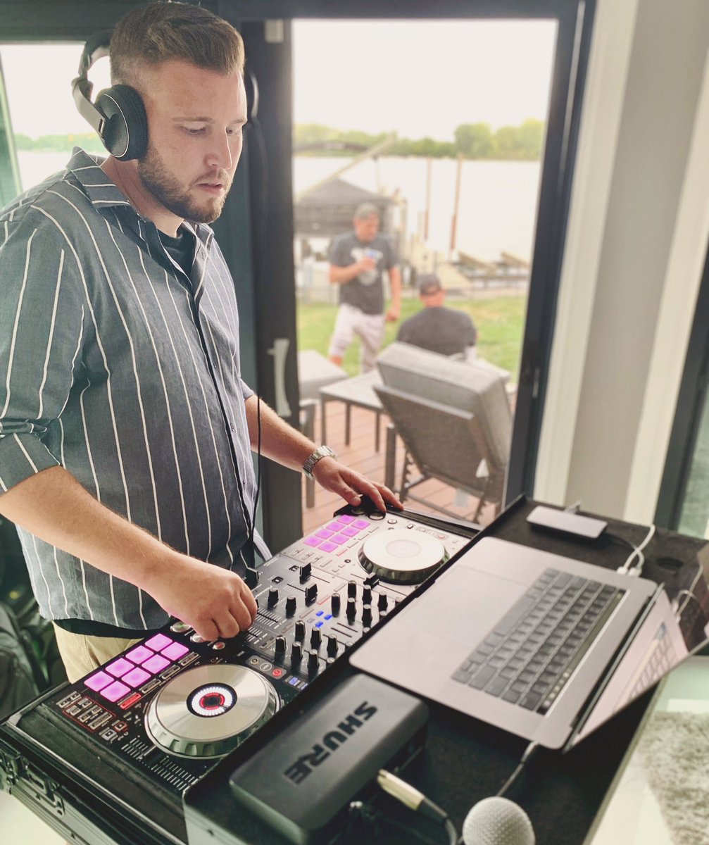 MarkMilezMusic's tweet photo. In the past year I’ve found a new passion for DJing. As a musician, it’s a skill that came naturally for me. I’m excited to be able to expand my horizons as an entertainer. Big thanks to everyone out there who supports me in everything I do 🙏 https://t.co/6kOZyhy6lj
