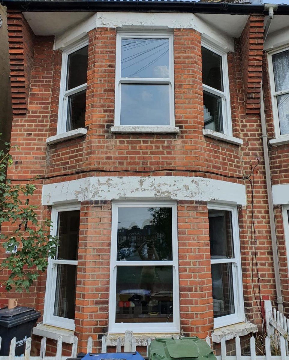 UFitSashWindows's tweet photo. 8 of our trademark #uPVCSashWindows supplied and fitted in #Enfield today, putting the style back in this home🏡✨ #sashwindows #upvc #doubleglazing #windows #doors #homeimprovements #renovation  #victorianhouse #boxsash #essexbuilders #londonbuilders #homerenovation #ukbuilders https://t.co/MYoqk4vkA3