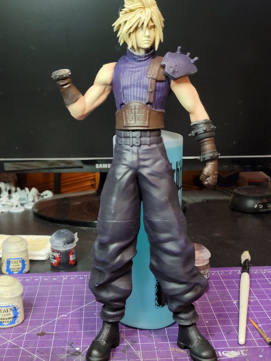 calbrown1985's tweet photo. @PrintMiniatures Taking a break from Warhammer and working on my cloud strife statue that I 3d printed https://t.co/evWxkMmyLw
