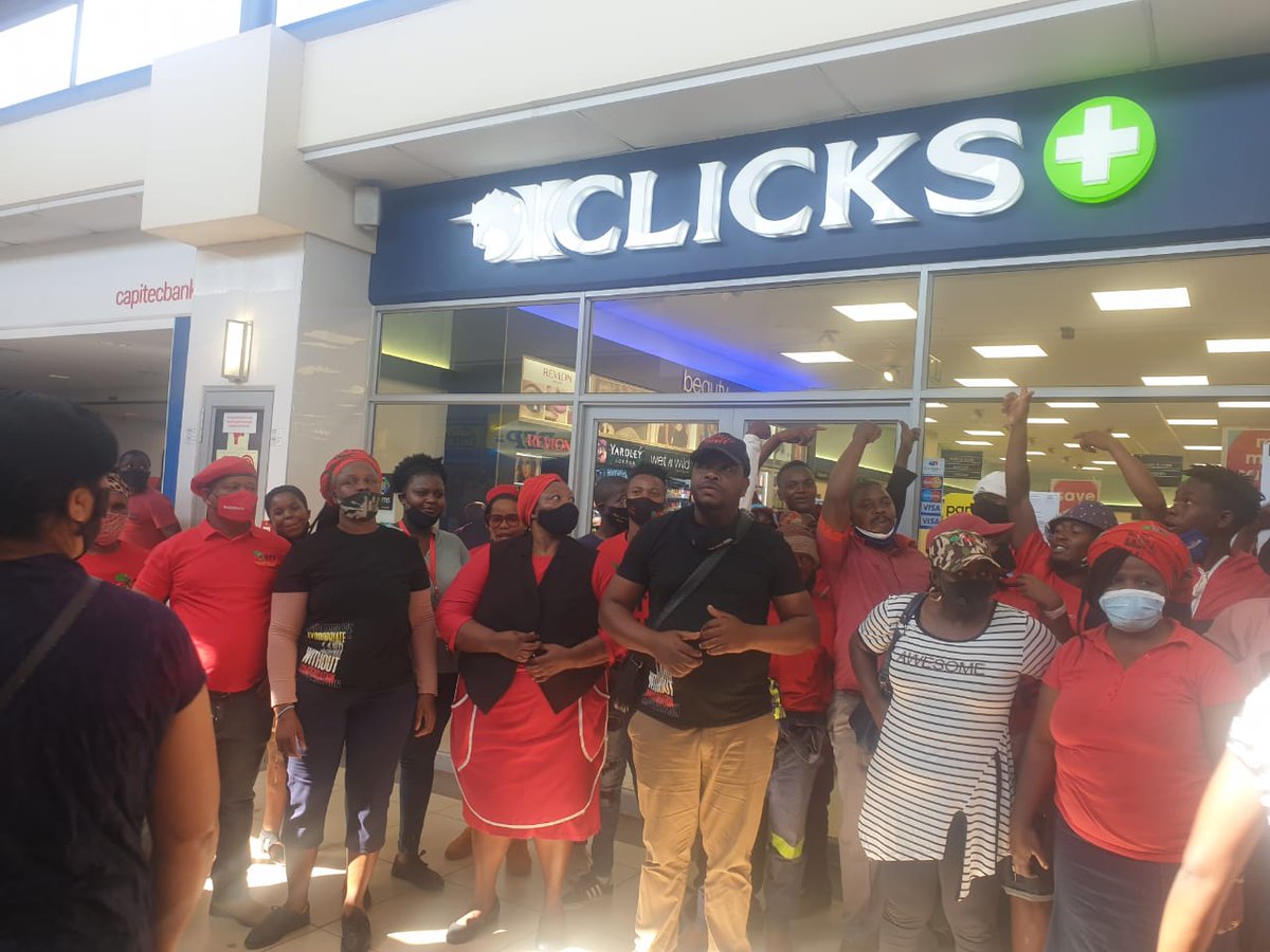 EFF_HarryGwala's tweet photo. [DAY 3 IN PICTURES] Nomvuyelelo Dlaminiand Linda Seja @EFFKZN PCT members earlier today with the uncompromising, unapologetic, unwavering ground force of the economic emancipation movement. 

Monitoring that the Umzimkhulu Clicks outlet remains nonoperational.

#clicksmustfall https://t.co/prWVWgfqUz