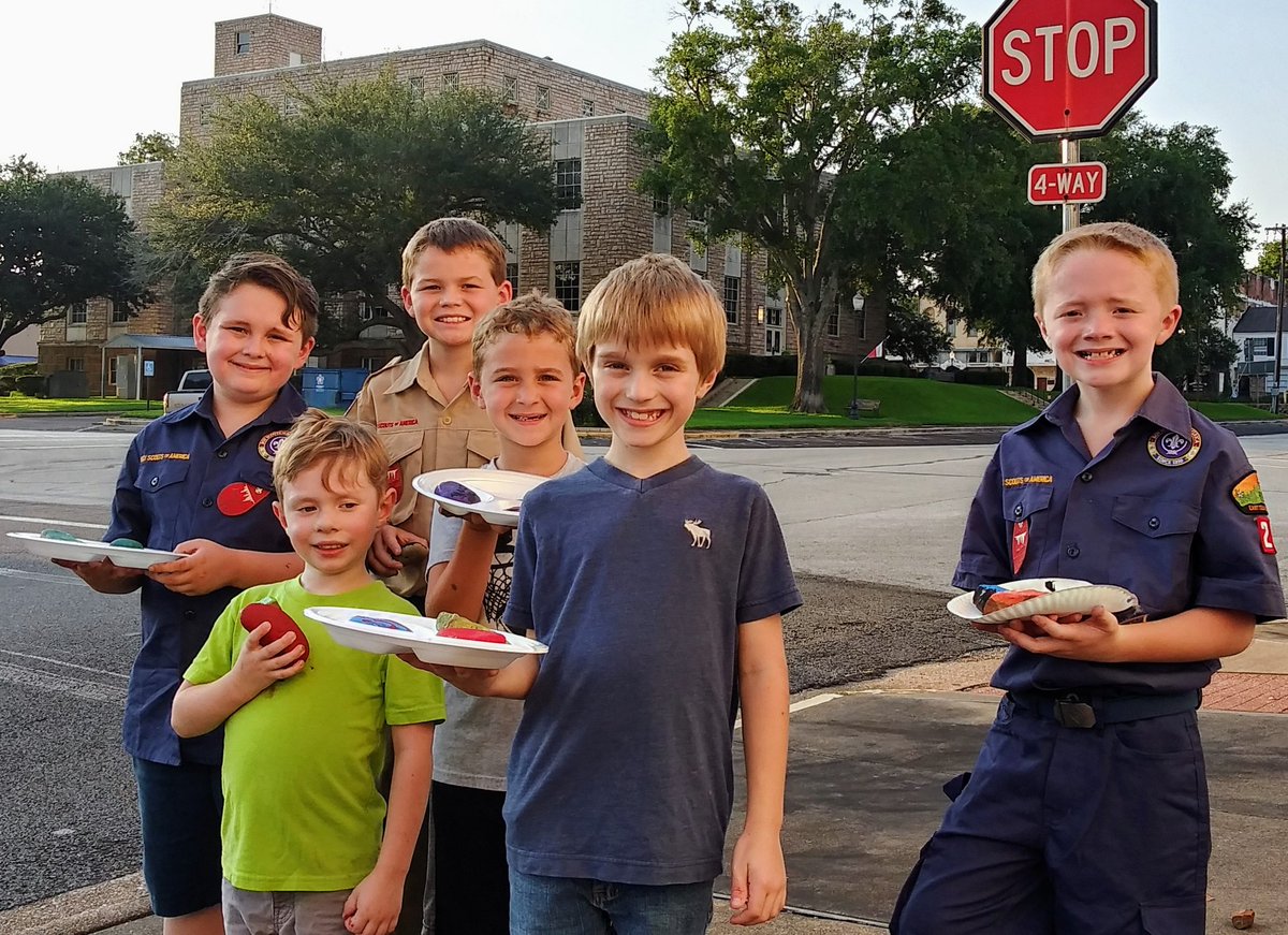 ShawnGowin1010's tweet photo. A few of our #CubScouts painted rocks and hid them around the square in #RuskTX #Communitywellbeing #Scouting #Blessed #Thankful #Greatful #Livingmybestlife #CantStopWontStop https://t.co/PH2RUknrAR
