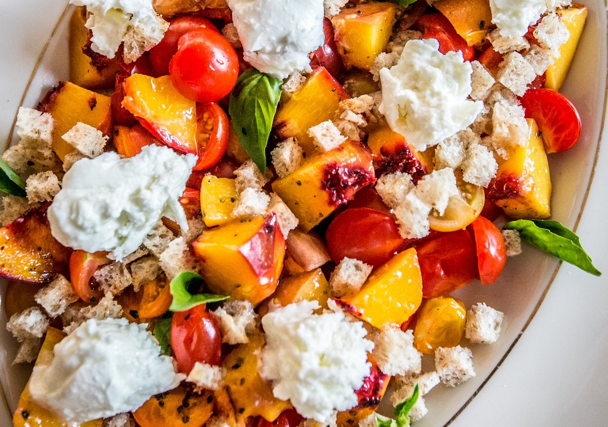 realfoodtravel's tweet photo. Q3. What’s a favorite recipe or dish that includes cheese? #FoodTravelChat
For me, it would be this Peach & Cherry Tomato Panzanella with Burrata Cheese Recipe that makes the most out of end-of-Summer bounties.
https://t.co/oY6uCRiNeU https://t.co/iGtkfP9iI5