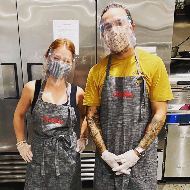 therealcasavega's tweet image. Repost from @christyvegaofficial
•
What is @petewentz cooking up in the @casavegarestaurant kitchen?????? #falloutboy #cookingwithfriends #casavega