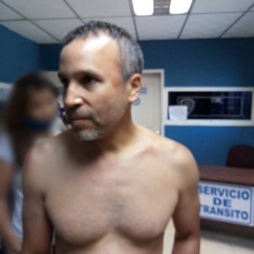 AlfredoARamos's tweet photo. La crueldad de maduro y sus esbirros no tiene límites. Encarcelar y golpear al Dr Williams Arrieta por denunciar las irregularidades cometidas en el suministro de gasolina es un acto criminal. La gasolina se convirtió en un negocio de enchufados y militares. #LiberenAWilliams https://t.co/1oD7EuuM8Y