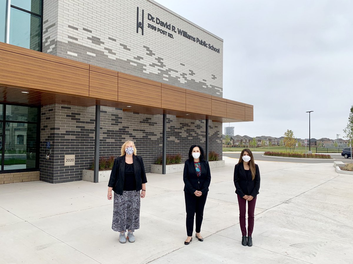 OakvilleTrustee's tweet photo. Just prior to @HaltonDSB back to school @Effie_ONB &amp; #MinisterofEducation @Sflecce were welcomed and toured new @ddwhdsb which will see its first students tomorrow.  @navnandaoaktown https://t.co/9NRG4G5laI