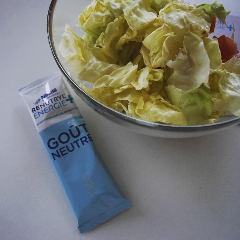 Joliemine's tweet photo. Voici une poudre de protéines goût neutre Renutryl Energie+ de Nestlé HealthScience, qui s'ajoute facilement à tous les plats sucrés, salés, froids ou chauds. (Ex: dans les lasagnes, tiramisù framboise, cake aux fruits...) 

#renutrylenergie+ #renutrylenergie #RE+ #poudre https://t.co/ESBbal0wyo
