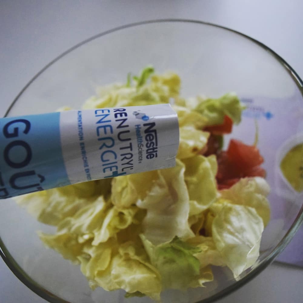 Joliemine's tweet photo. Voici une poudre de protéines goût neutre Renutryl Energie+ de Nestlé HealthScience, qui s'ajoute facilement à tous les plats sucrés, salés, froids ou chauds. (Ex: dans les lasagnes, tiramisù framboise, cake aux fruits...) 

#renutrylenergie+ #renutrylenergie #RE+ #poudre https://t.co/ESBbal0wyo