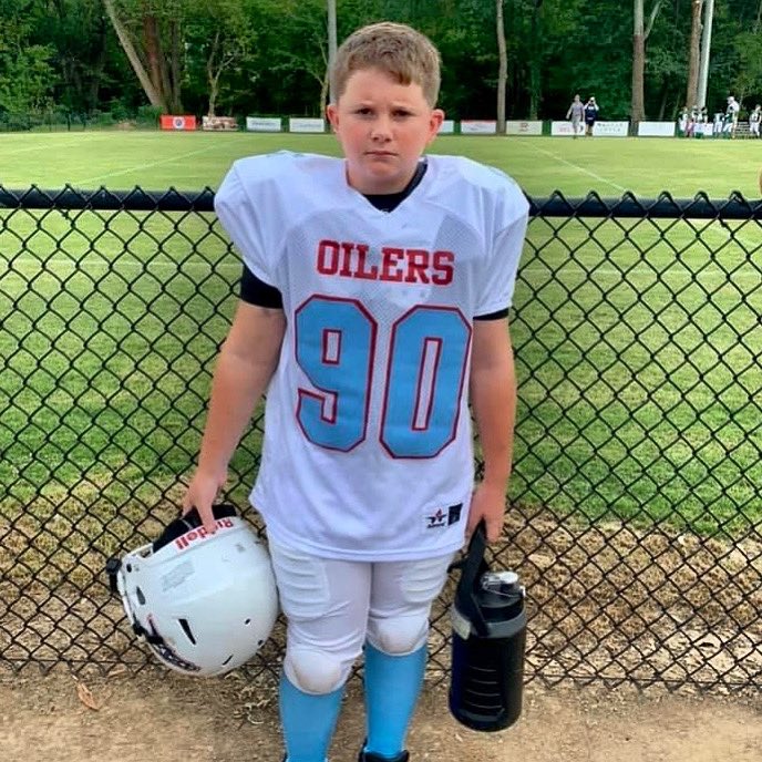 ronnierobjr's tweet photo. #90 in your programs, #1 in your hearts... Oilers starting Offensive Tackle AND Defensive End, #DrewRob! First career football game in the books. Proud of my guy! π https://t.co/Ev9uXMySoP