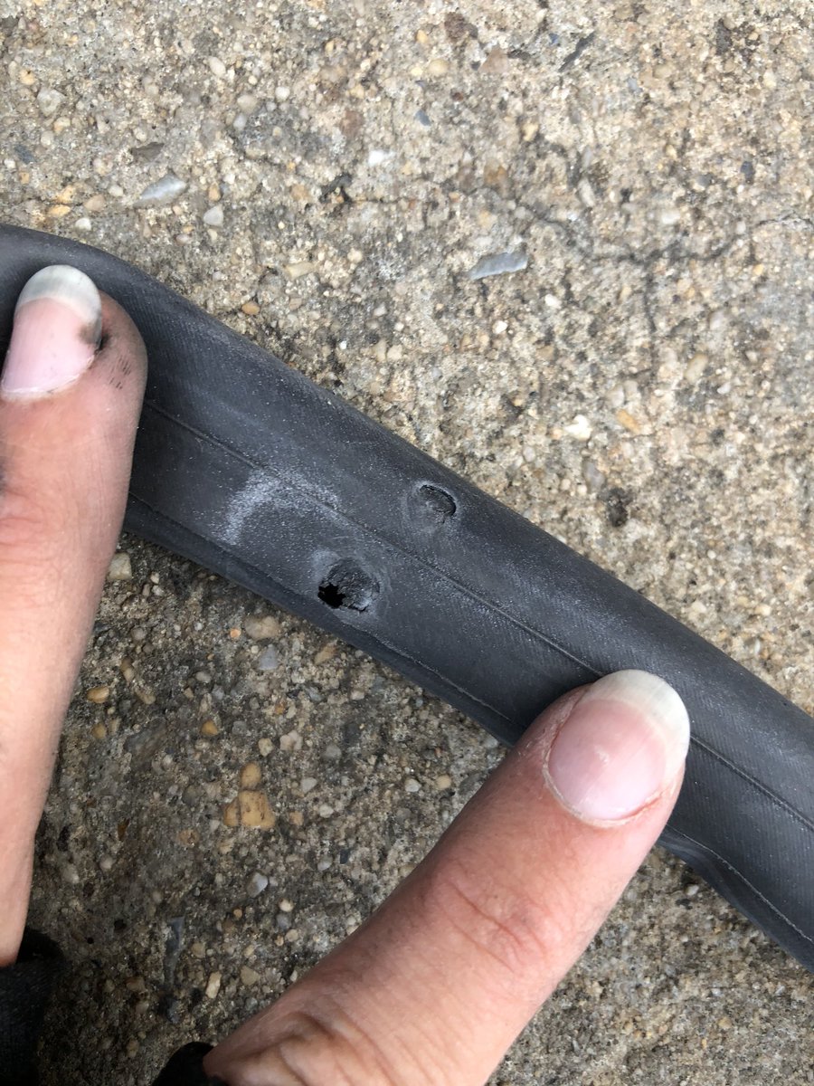 wanderingarrows's tweet photo. 15 years riding in NYC year round but Monday was the first time I’ve run over a screw. And it got me real good. #bikelife #bikecommuting #flattire #screw https://t.co/FpR09AHWRY