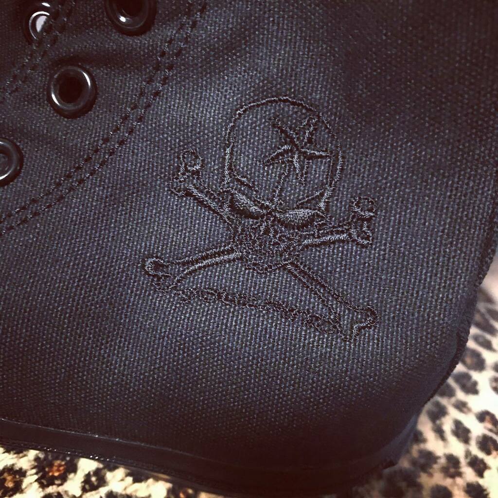 YOU_official's tweet photo. YOULAND Embroidered Chuck Taylor All Star High Top - Black Monochrome (Black Embroidered)
#shoesoftheday #converse #chucktaylor #shoeporn #foreverchuck @converse https://t.co/O7EBncAD06 https://t.co/DoQU8QWgBK