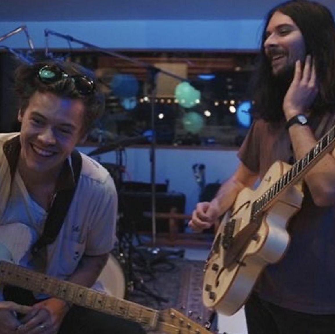 harry styles in jamaica; thread.