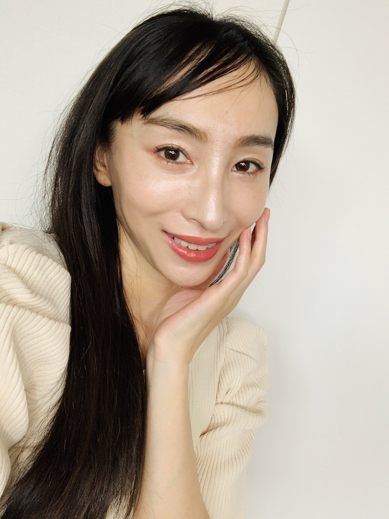 Maki Sera 国民的美魔女コンテスト 三次審査中です 毎日showroomにてライブ配信中 ひとりでも多くの方の応援が必要なのでございます アプリは簡単に無理で使えますので 是非遊びに来てくださいね 美魔女コンテスト挑戦中 美魔女になりたい