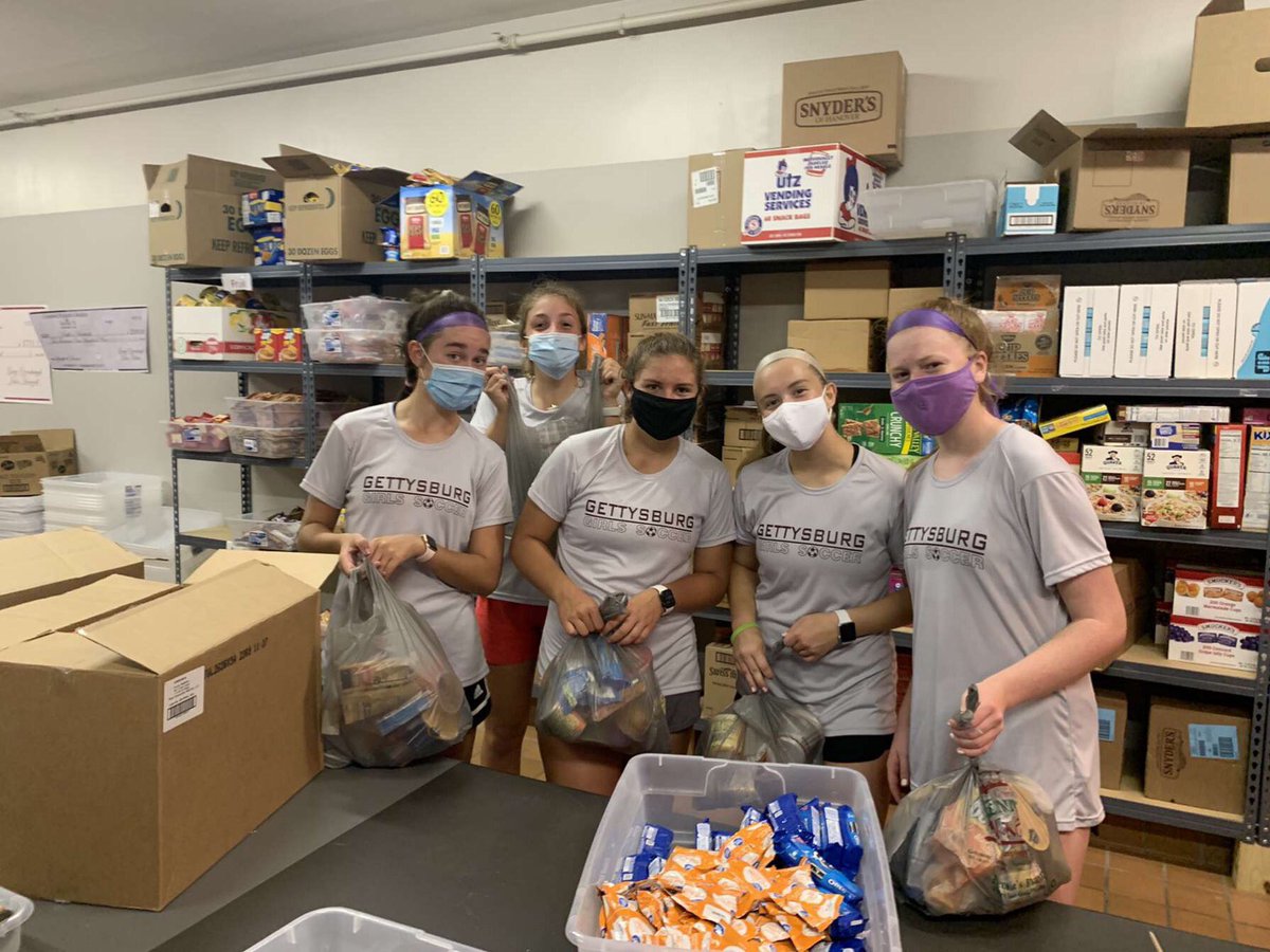 ghs_gsocc's tweet photo. After practice our team got together and donated our time to Ruth’s Harvest! We are extremely thankful to be given this opportunity to give back to the community that we know and love! Be sure to help out where you can in these troubling times and stay safe! #warriorway https://t.co/K2upKOiSPm