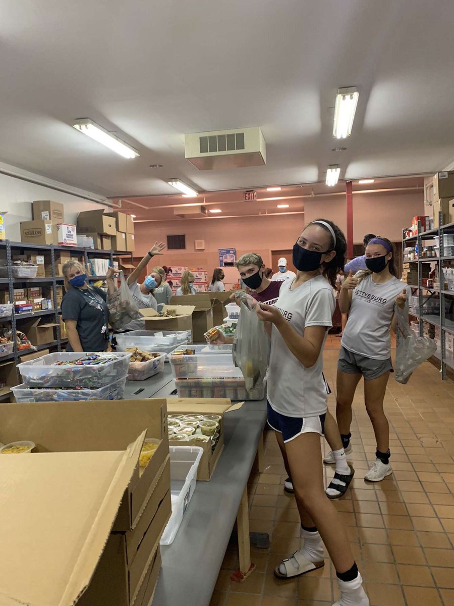 After practice our team got together and donated our time to Ruth’s Harvest! We are extremely thankful to be given this opportunity to give back to the community that we know and love! Be sure to help out where you can in these troubling times and stay safe! #warriorway
