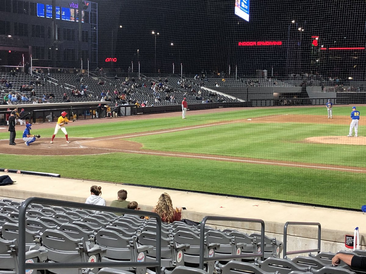 rebelbasecard's tweet photo. Chilly but great game at Impact Field between #thechicagodogs and the Canaries. #noketchup https://t.co/d09dXvmpDk