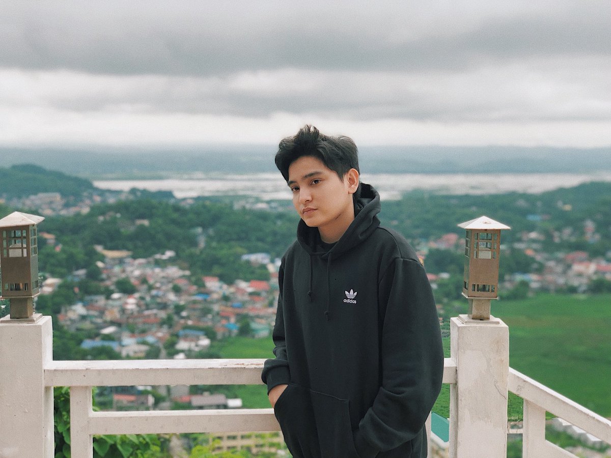 Con_conFelix's tweet photo. SINO PA PO WALANG PHONE JAN PARA SA ONLINE CLASSES

IBIBIGAY KO NA PO ITONG HAWAK KO AT YUNG IBA PA SA LAHAT NG MAG FOLLOW SA @Con_conFelix LIKE THIS IF DONE, MAMIMILI AKO NG LUCKY 100 BAECONS WINNERS🥰 https://t.co/frfz7dmwvC