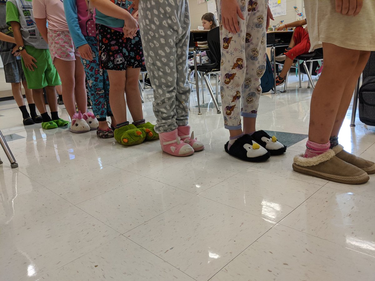 mslevault's tweet photo. We've had such a great start to the year, we already had our first reward... PJs and hot chocolate with lots of reading! A fun day. 😊 https://t.co/EJI1kUKNgv