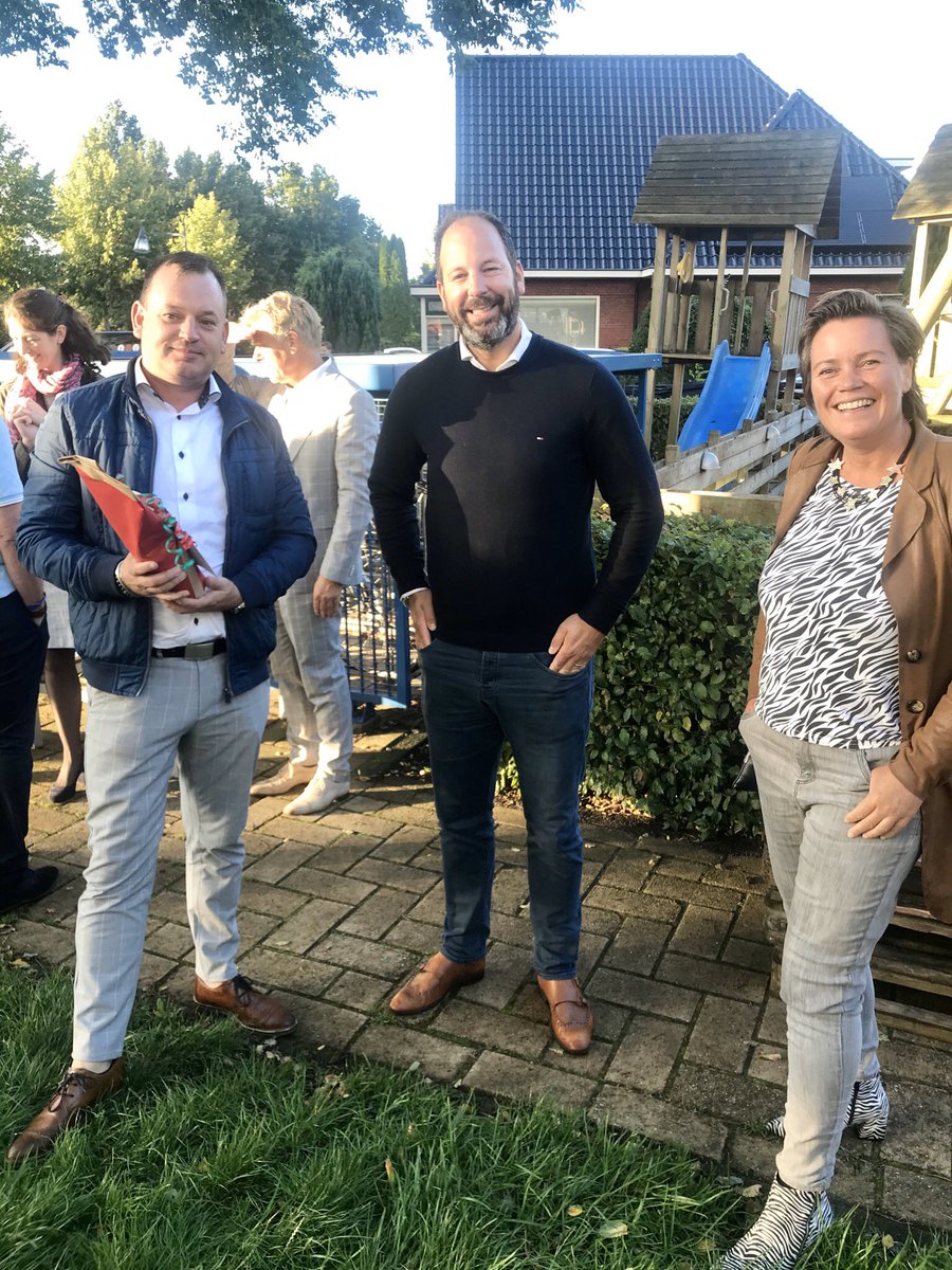 Ook namens de BBC Activiteitencommissie hebben we vanavond bij de bbq van <a href="/Donar_Official/">Donar</a> afscheid genomen van @Peter_vd_molen als lid van onze commissie. Bedankt voor de fijne samenwerking de afgelopen jaren en heel veel succes met je nieuwe baan bij het <a href="/Noorderpoort/">Noorderpoort</a>! #Donar