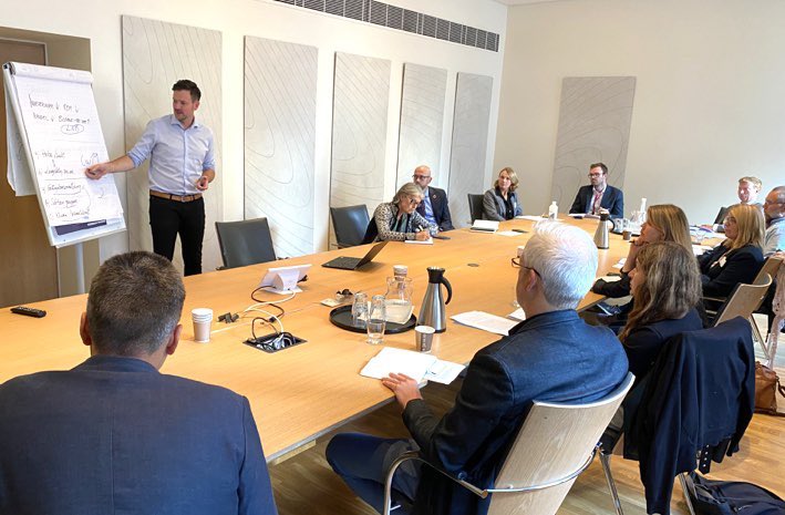 Utenriksdept's tweet photo. Det er besluttet å forlenge tilpasninger for sivilt samfunn i forbindelse med #COVID19 ut året. Utviklingsminister @dagiulstein delte nyheten da han møtte representanter for sivilt samfunn

Mer info på https://t.co/IWxurEj4pq https://t.co/JRMTtFRJ5a