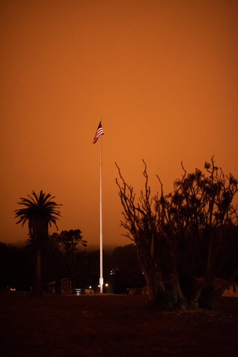 eehelton's tweet photo. San Francisco at noon today #thisisamerica #CaliforniaFires #SanFrancisco @nytimes https://t.co/JPQV2PJMkk