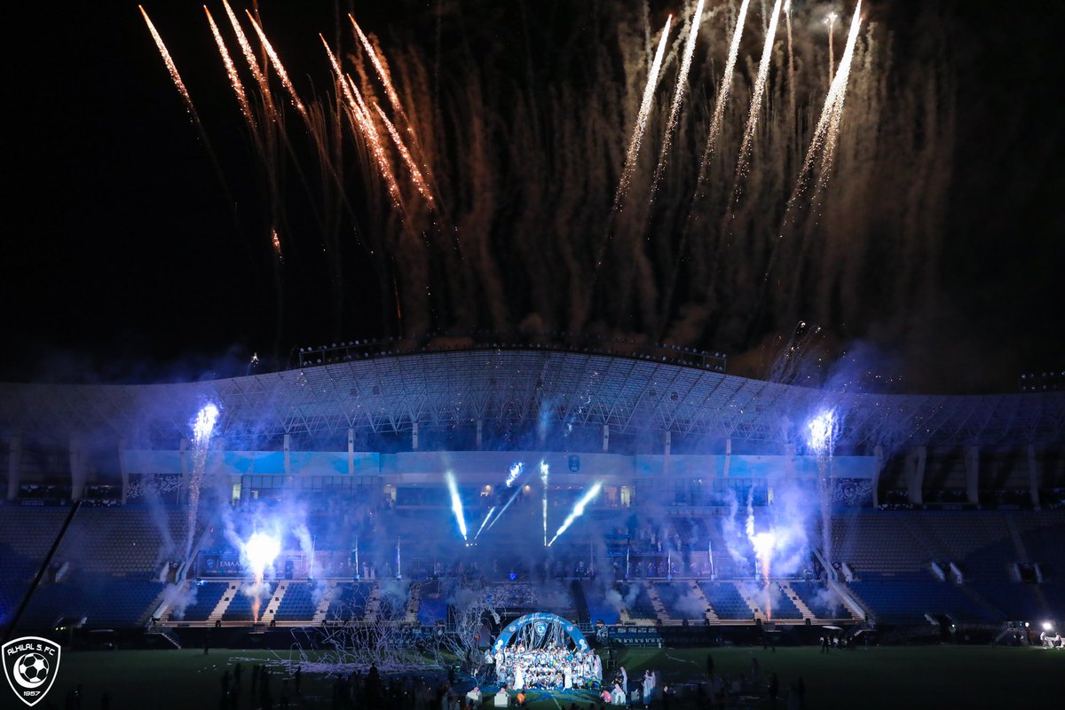 🏆.. ومن ذاق الهنا بقربه.. جميع الكون يحلى له 🤩💙

#كبير_آسيا
#زعيم_الدوري