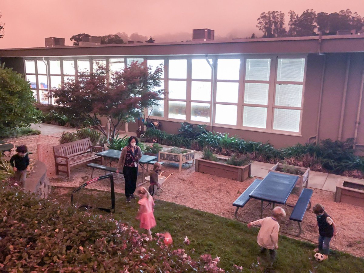 lelyceeSF's tweet photo. The Bay Area woke up to orange skies this morning! While disconcerting, the quality of the air isn't affected. ABC7 News Meteorologist provides explanation: https://t.co/qi29Hzwnpj We're closely monitoring the AQI, making sure students continue to safely play outdoors. #LFSFCares https://t.co/ddDhtGq6XR