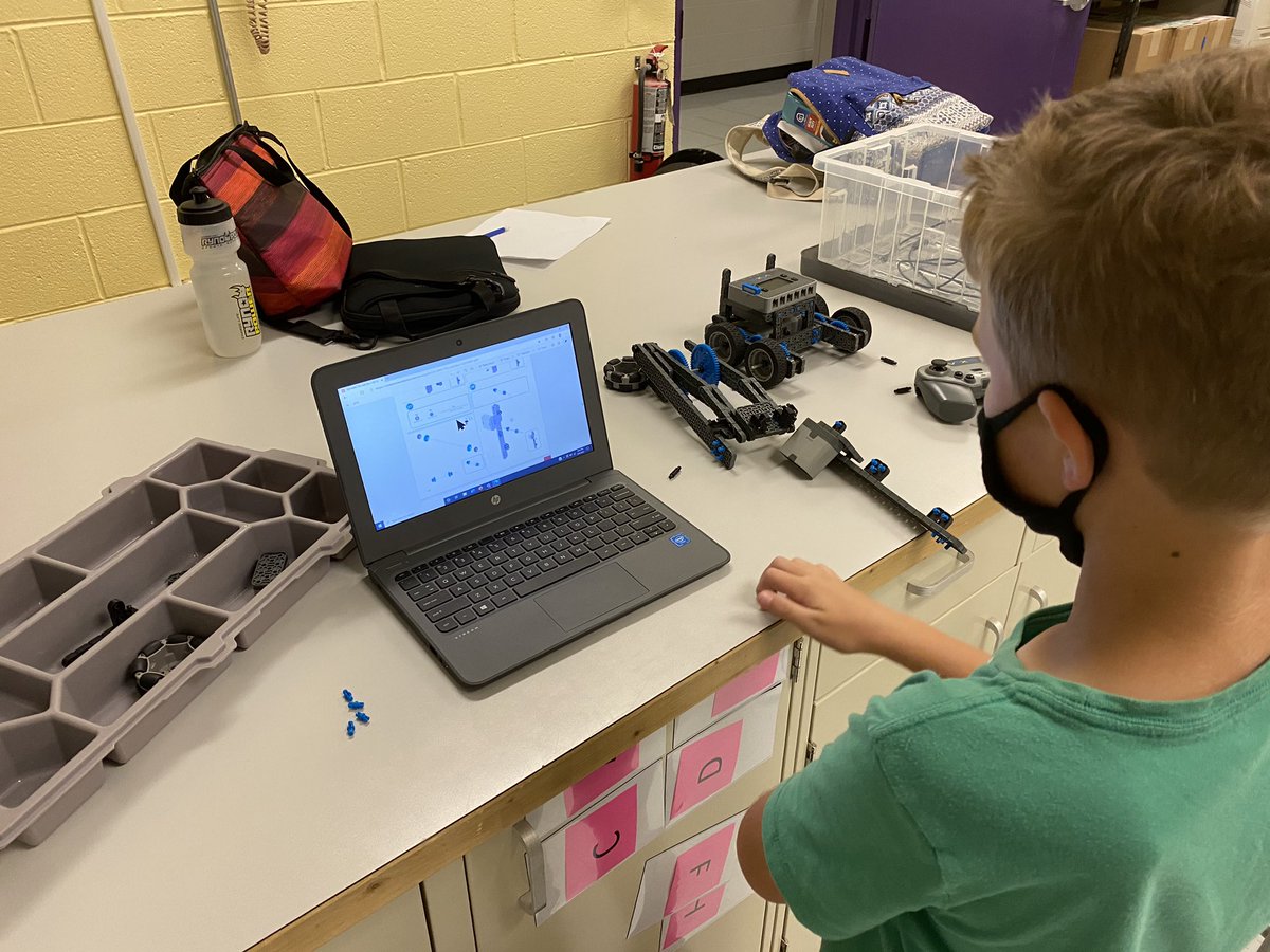 PhillyWarriors's tweet photo. What is PES LAUNCH?? 

Ross is building a robot from schematics with @bethrsandidge , 3D printer is running mask straps for local needs, @CoachBigBuse the boys are building a kitchen island, and @KellyDJones4 and @nikkinakay83 are doing Show Choir choreography 

💜💛@KProaps https://t.co/KM5dfCZ7U2