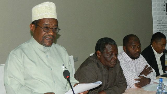 BabaMwita's tweet photo. 2015 Jecha alifuta Uchaguzi wa Zanzibar akidai CUF wamevunja Sheria ya Uchaguzi kwa kutangaza Matokeo ya Ushindi, kazi inayofanywa na Tume pekee. Mwaka huu, CCM wamevunja Sheria hiyo hiyo kwa kutangaza waliopita bila 'KUPINGWA' Tume imetoa ONYO, kazi INAENDELEA. 

DOUBLE STANDARD https://t.co/TMnWJ0EqZD