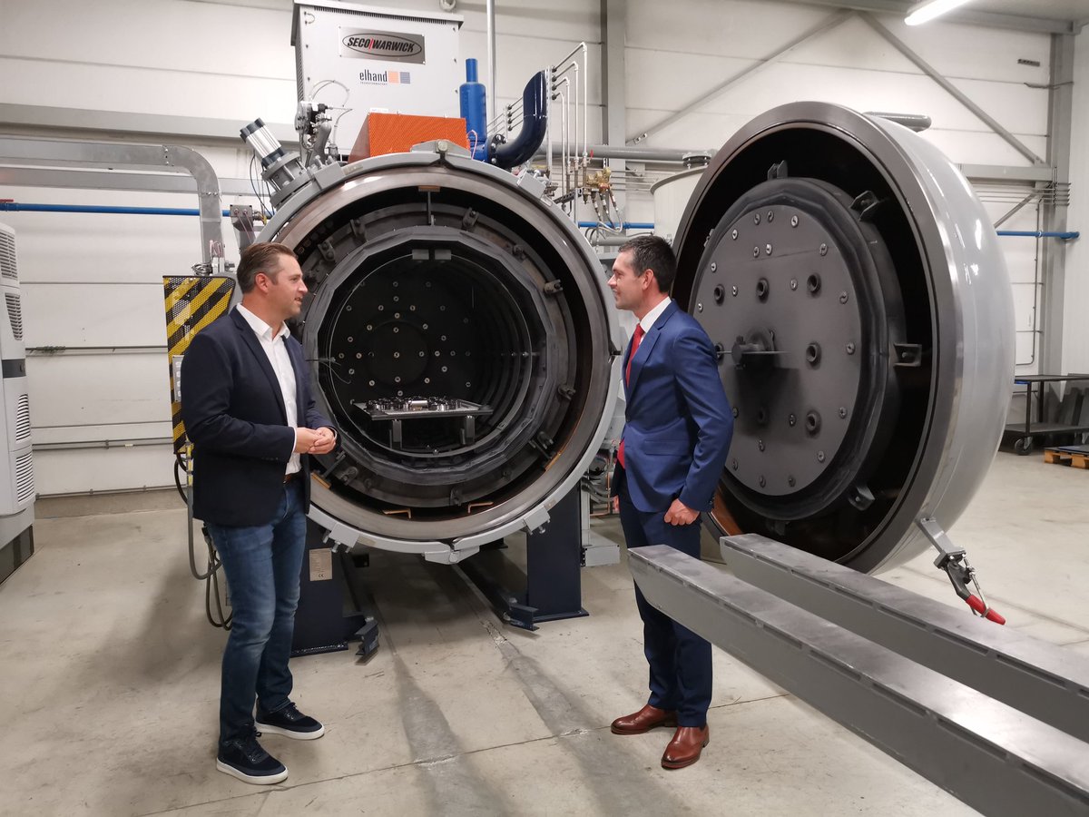 ankemeuffels's tweet photo. @Akkerjoost was indrukwekkend vandaag bij @Cromin. Wat een specialisme! Een van de vier bedrijven ter wereld die kunnen inchromeren. Goed dat we dankzij @limburg via @techniekcoalitielimburg het team  binnen dit bedrijf nog verder kunnen laten ontwikkelen. https://t.co/hQjU4WOMtY
