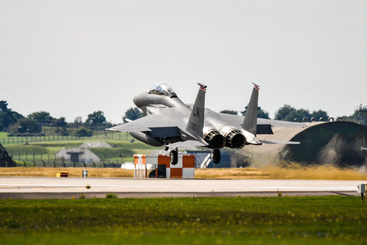 tintininkent's tweet photo. @48FighterWing #planespotting #militaryjet #militarypilot #fighterjet #fighterpilot #AvGeek #f15strikeeagle #492nd #bolars #madhatters #canonphotography #StrongerTogether #ReadyAF #OwnTheSkies #USAF #USAirForce #lowapproach #WeAreLiberty @48FighterWing https://t.co/Wkv9vTUsKk