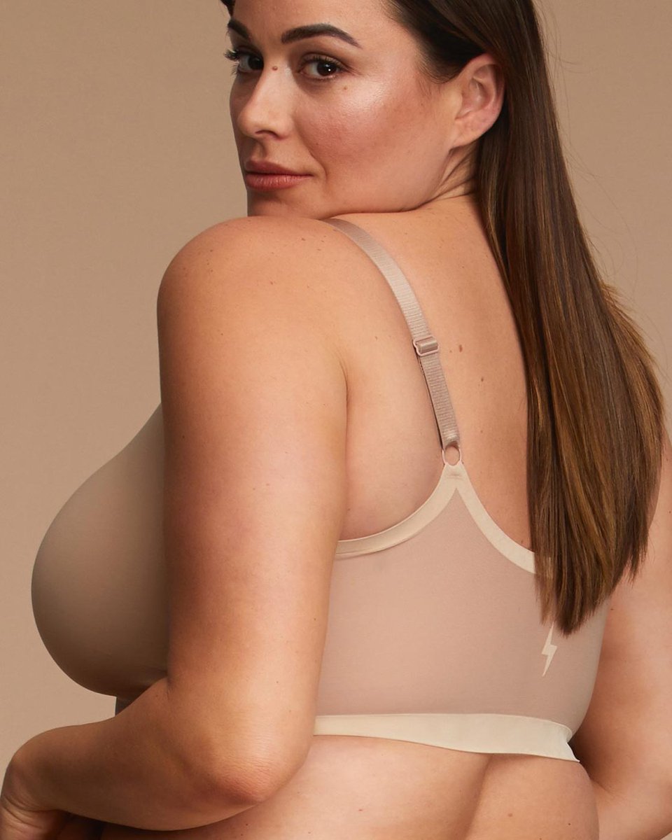 joinEBY's tweet image. Your most intimate layer should leave you feeling fiercely confidence and effortlessly sexy ⚡ step into your power in our seamless bralette, now shoppable however you damn please
