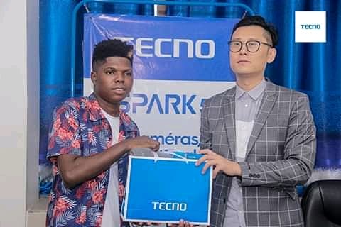 Donald91420769's tweet photo. Le Tubeboy Juliano, désormais Ambassadeur de la marque TECNO... Eléyiéwan... Wanobévi tchan lakou hammer...

https://t.co/WBiThUiauj

#Julianotubeboy
#TECNOMobile
#TheEventsCommunication https://t.co/PHwowkkWfk