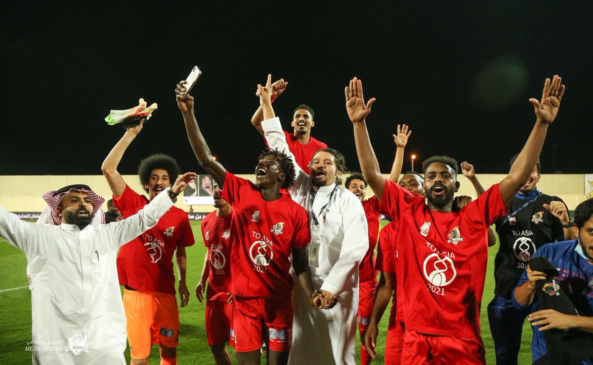 alwehdaclub1's tweet photo. 📸⚽ || ⚪🔴

 ما أجمل الفرحة وما أحلى الإنجااااااز

#الوحده_الحزم 
#لمجد_جديد 🏆 https://t.co/vuv8e4pSzT