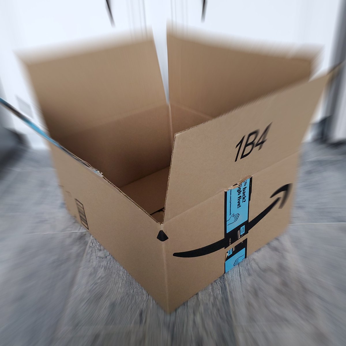 Brown Box Challenge - for every box that comes into your home, send it back out, filled for donation. #BrownBoxChallenge #minimalism #minimalist #declutter