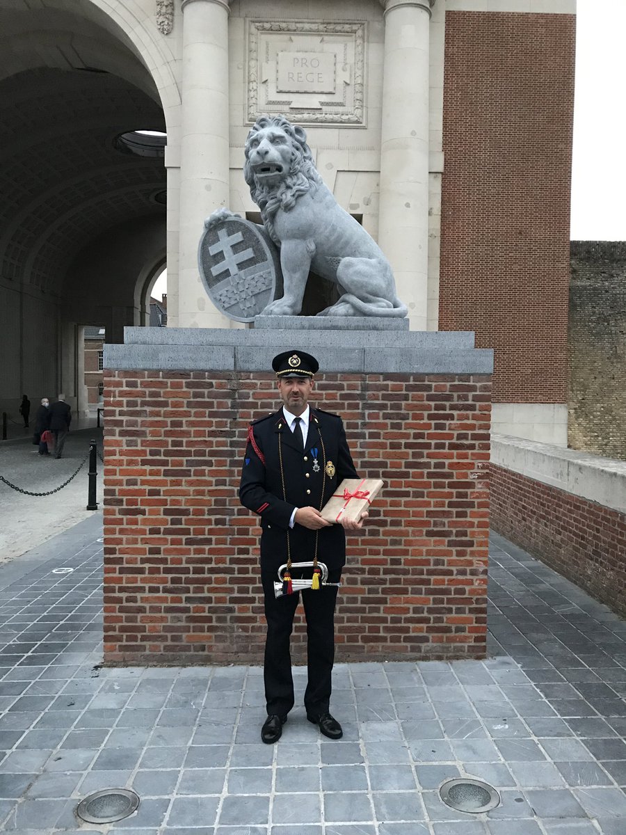 FlandersBTour's tweet photo. The Ypres Salient says goodbye to the New Zealand Ambassador as he heads back home later this month.  Tonny Desodt, bugler, receives a presentation as a thank you for his dedication and service. https://t.co/nqgMNFHpUh