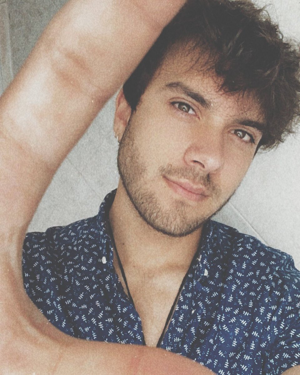 ㅤㅤ  ┈──────────┈

  𝐄𝐃𝐌𝐔𝐍𝐃 𝐇.

 ㅤㅤ⧽⧽ 22 años
ㅤㅤ ⧽⧽ periodista

/ / ▒▒▒▒▒▒▒▒░