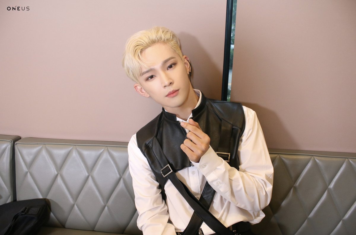 Hourly_Leedo's tweet photo. #์ด๋ #LEEDO #ONEUS #oneus_tobeornottobe https://t.co/7eY8zMQTyw
