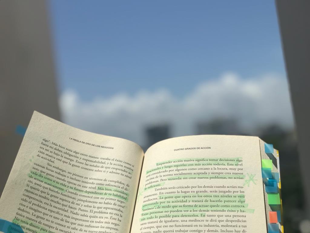 OwlReading's tweet photo. ¿Por qué cuidar el ambiente mientras leemos? Ya que este es el mejor hogar que tenemos.
La Tierra es el mejor planeta que nos habita, que nos protege y nos cuida. Y, así como nos nutrimos de conocimiento también podemos aportarle al ambiente que nos rodea #9Sep https://t.co/HAdGKowbIO