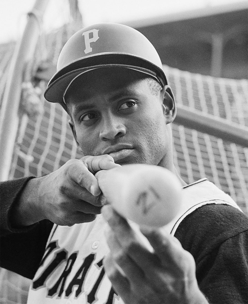 “Cuando tienes la oportunidad de mejorar cualquier situación, y no lo haces, estás malgastando tu tiempo en la Tierra.” - Roberto Clemente 2️⃣1️⃣⚾️ #Retire21 #ClementeDay #Gracias