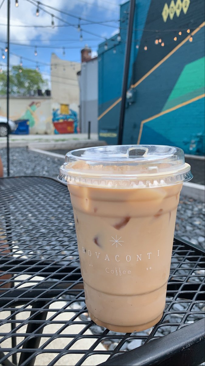 esickert's tweet photo. Coffee and lunch trip #BackDowntownIndy! So much good coffee and food to to keep coming back Downtown for! 😍

☕️: Bovaconti
🥪: @ShapirosDeli https://t.co/aurxTKptkE