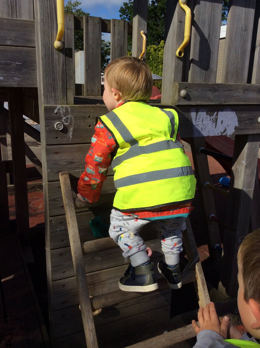 SacredHeartELC's tweet photo. We have been pretending to be the fire brigade, putting out 'fires' in the garden, climbing ladders and pouring water through our hoses. We showed great teamwork and problem solving skills. #PeopleWhoHelpUs #LittleHeroes #BigThingsStartSmall https://t.co/LaTwx5Jdce