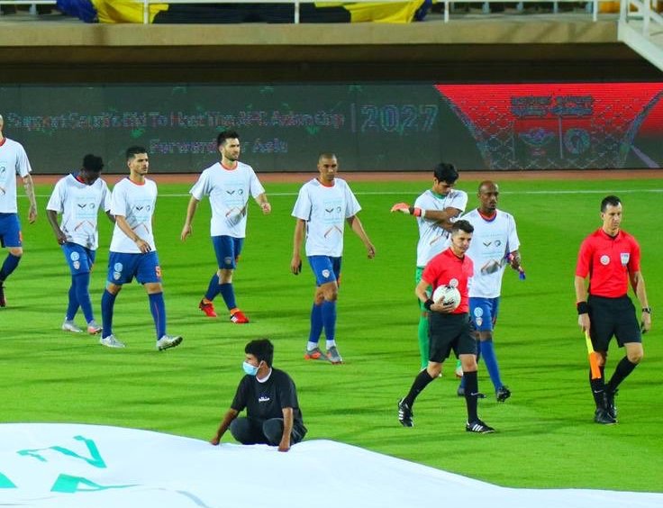 Futbolistas AXEM's tweet - "Como pasó con Néstor Pitana, el uruguayo ?? Andrés  Cunha dirigió en la Liga de #ArabiaSaudita ?? un partido clave por el  descenso: por un gol a los
