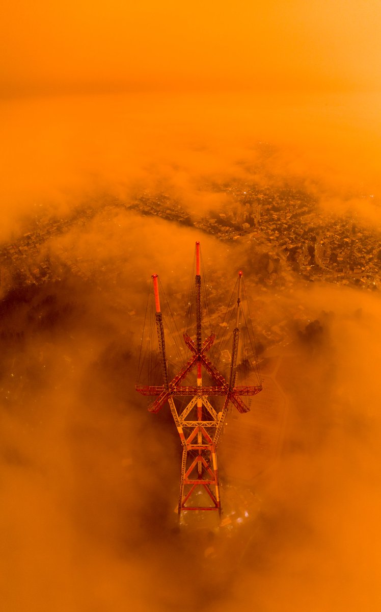 Vmin2YOU's tweet photo. Apparemment c'est dû aux gigantesques incendies qui ravagent la Californie actuellement. C'est vraiment trop flippant.
#apocalypse2020 https://t.co/l0PWMcUkWv